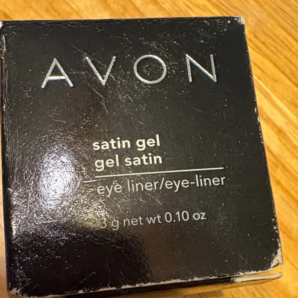 Avon Satin Gel Eye Liner — Black